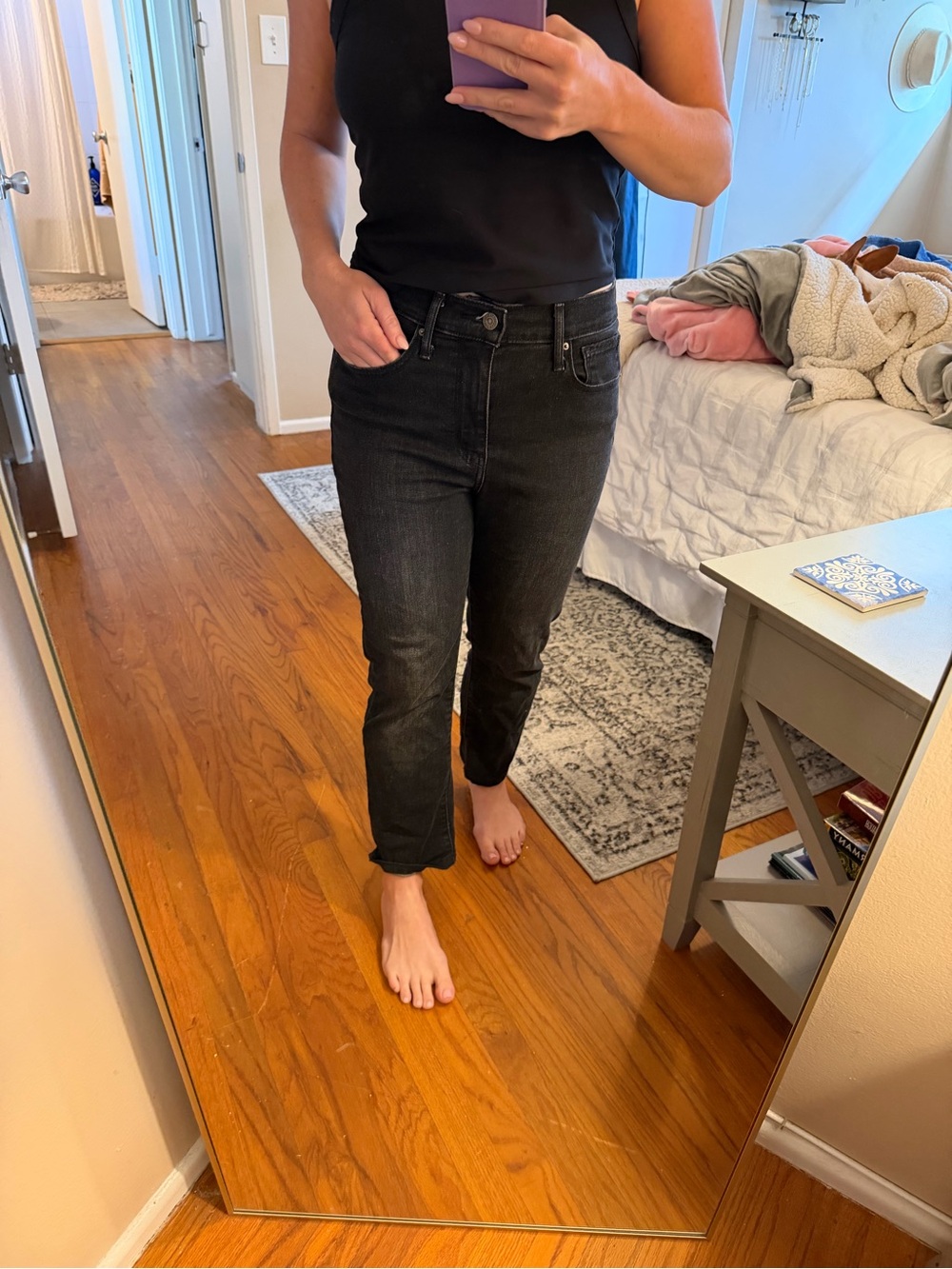 Levi's 724 Black Straight Leg High-Rise Jeans Short Size 29